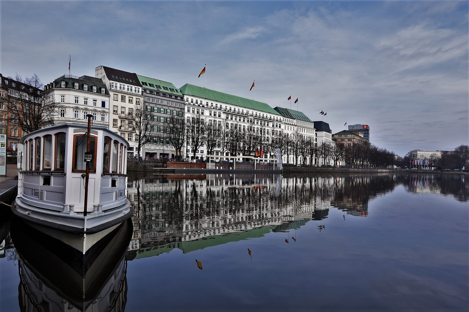 Spiegelungen auf der Binnenalster....