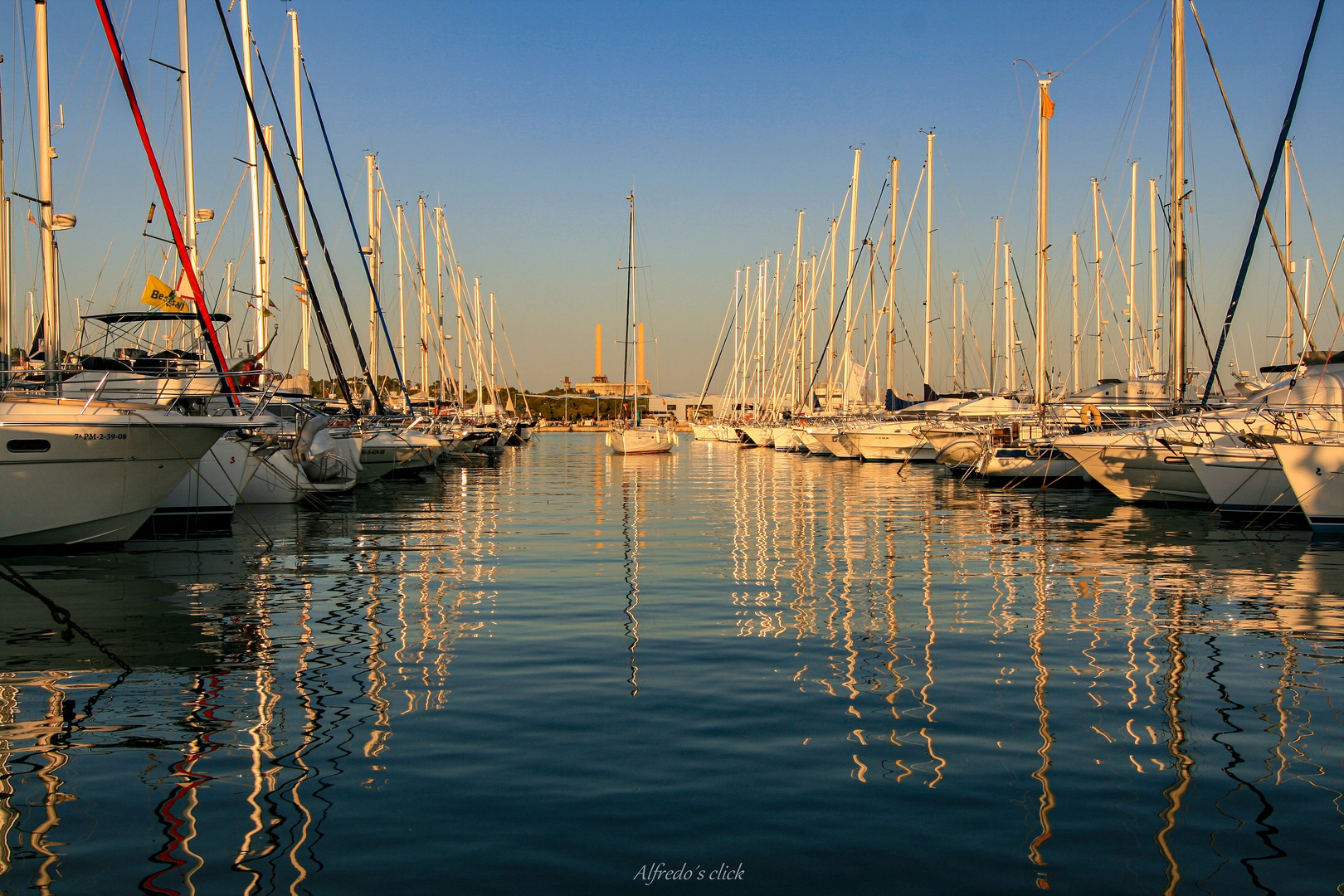 Spiegelungen bei Marina Puerto de Alcudia 