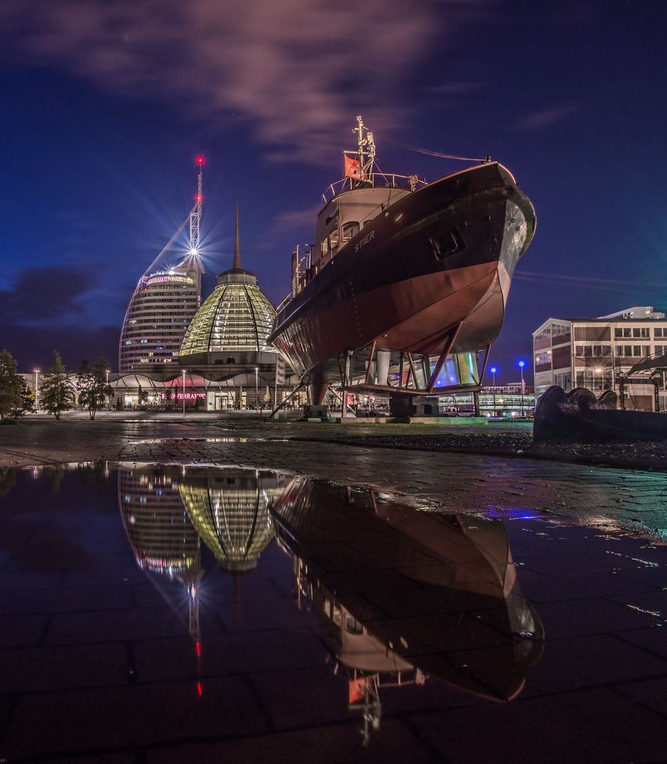 Spiegelungen bei Nacht