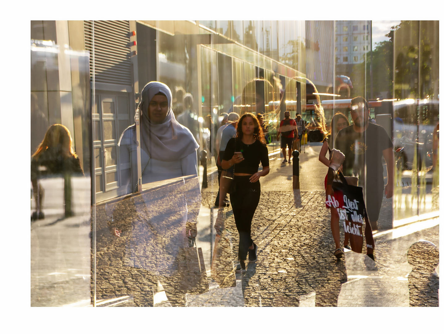 Spiegelungen einer Großstadt oder Berlin und seine Menschen