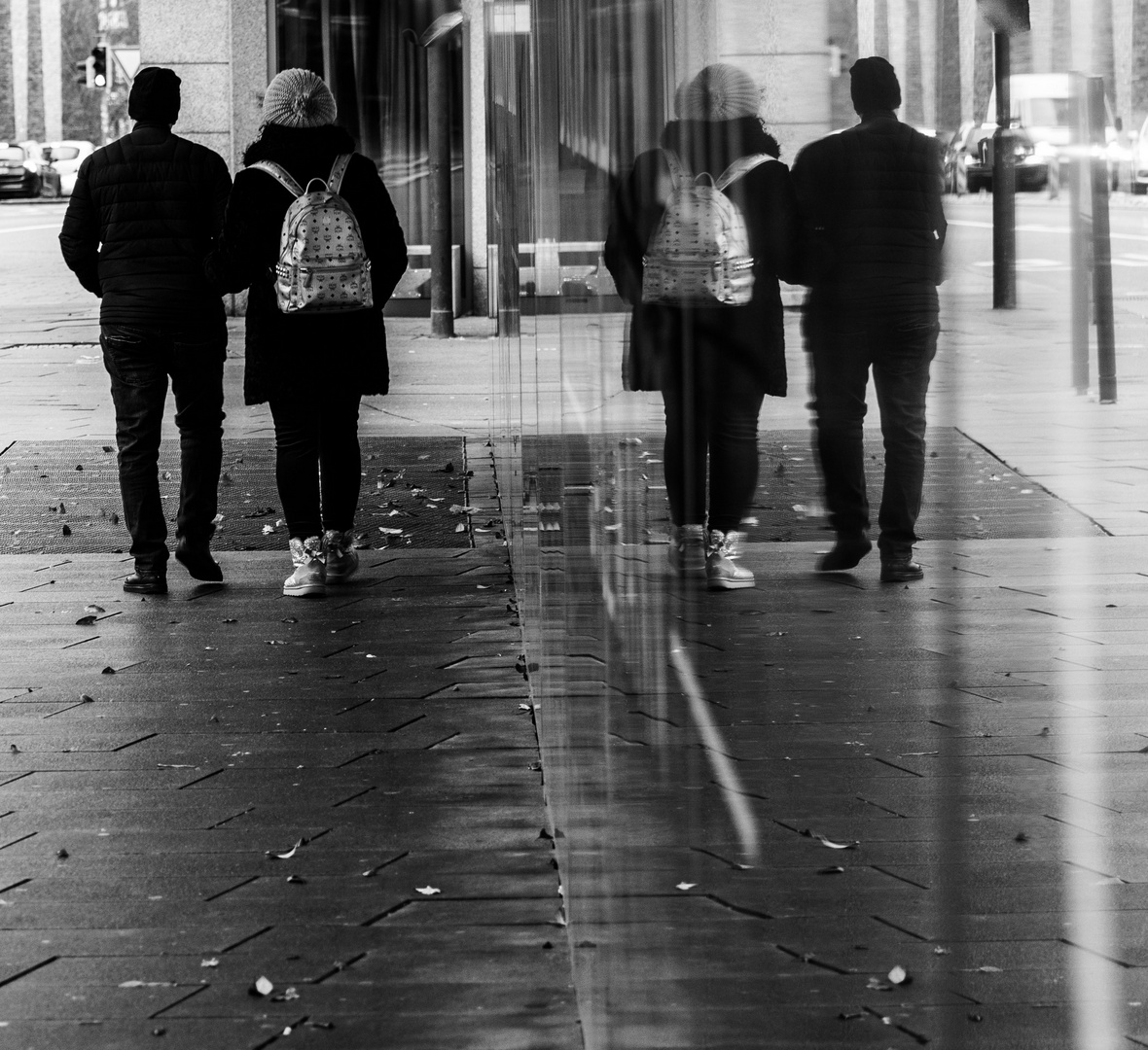 Spiegelungen im Gleichschritt