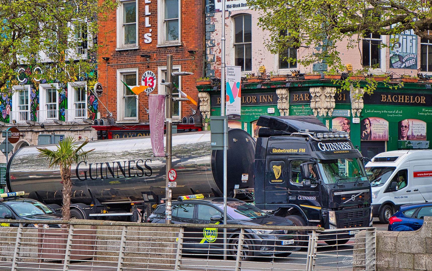 Spiegelungen im Guinness Truck