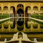 Spiegelungen im Inneren der Alhambra