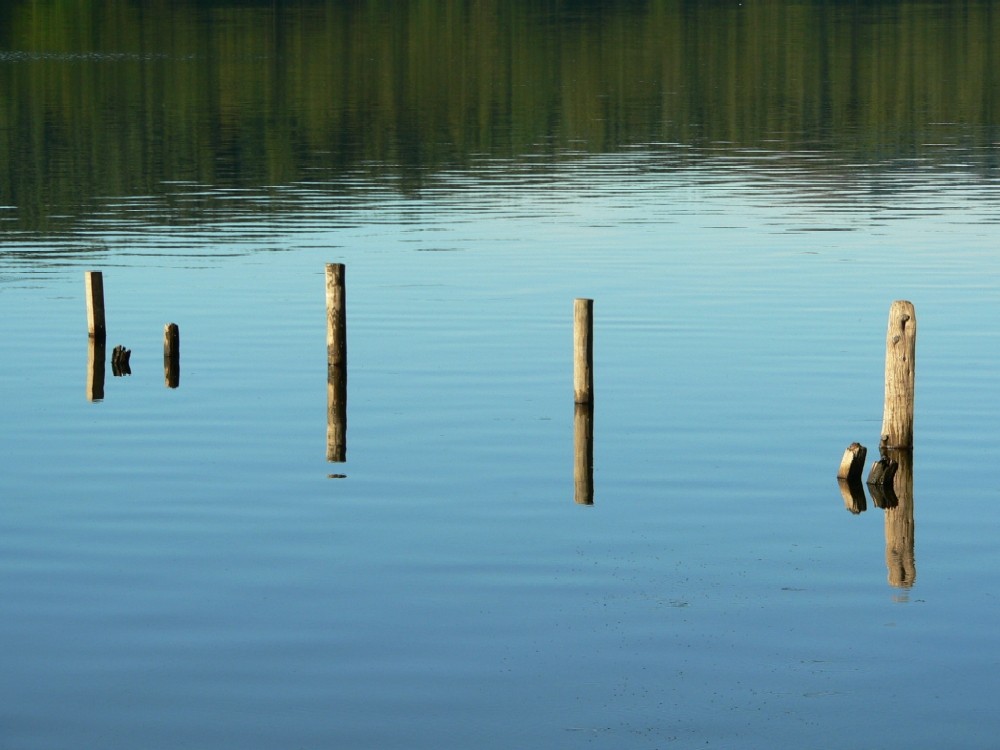 Spiegelungen im Loch