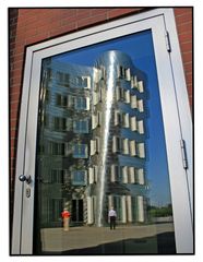 Spiegelungen im Medienhafen von Düsseldorf II