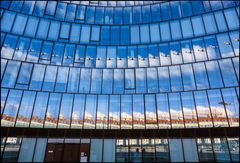 Spiegelungen im OMV Haus in Wien 