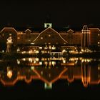 Spiegelungen im See vor dem Newport Bay Club im Disneyland Paris