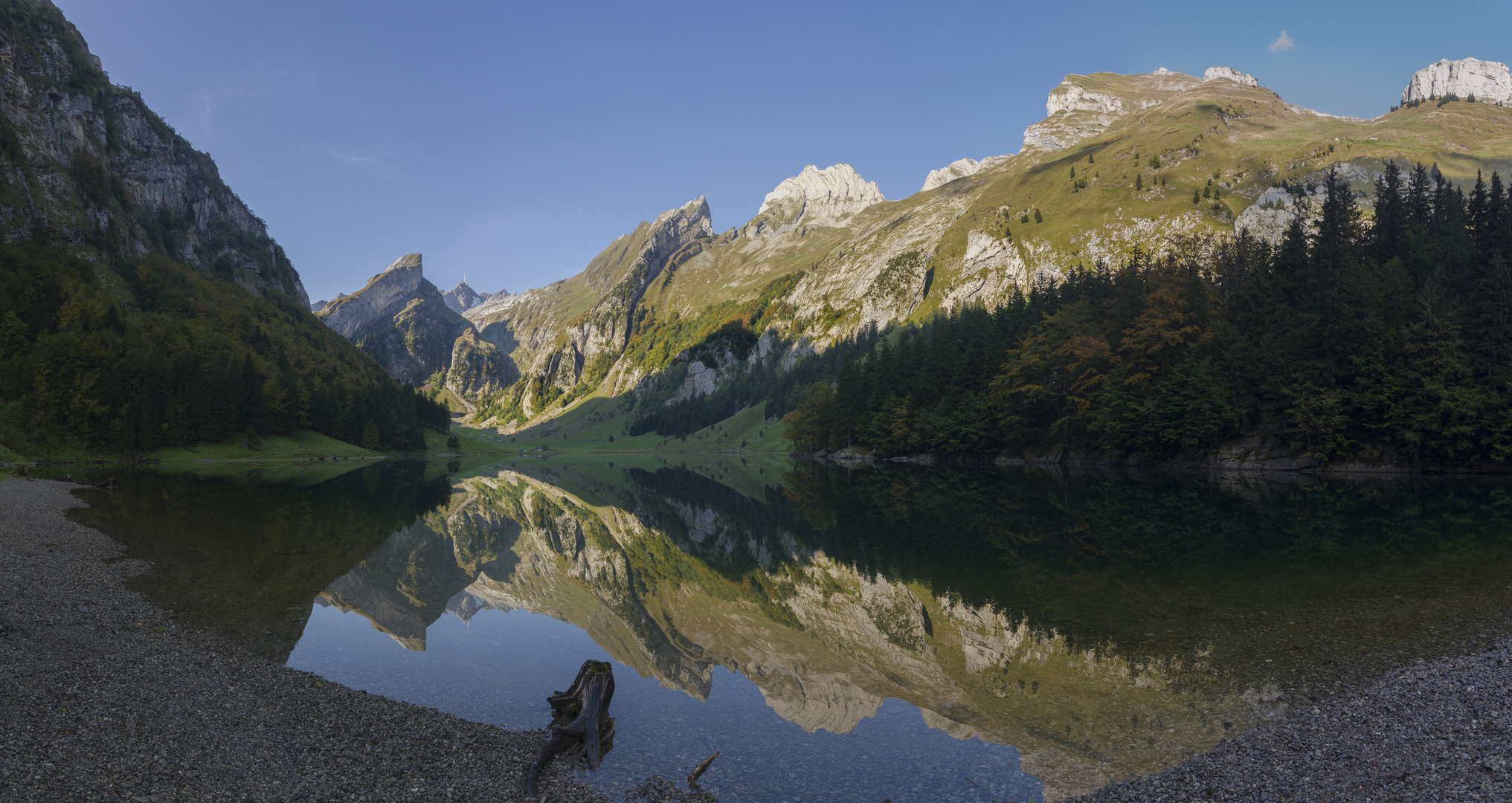 Spiegelungen im Seealpsee