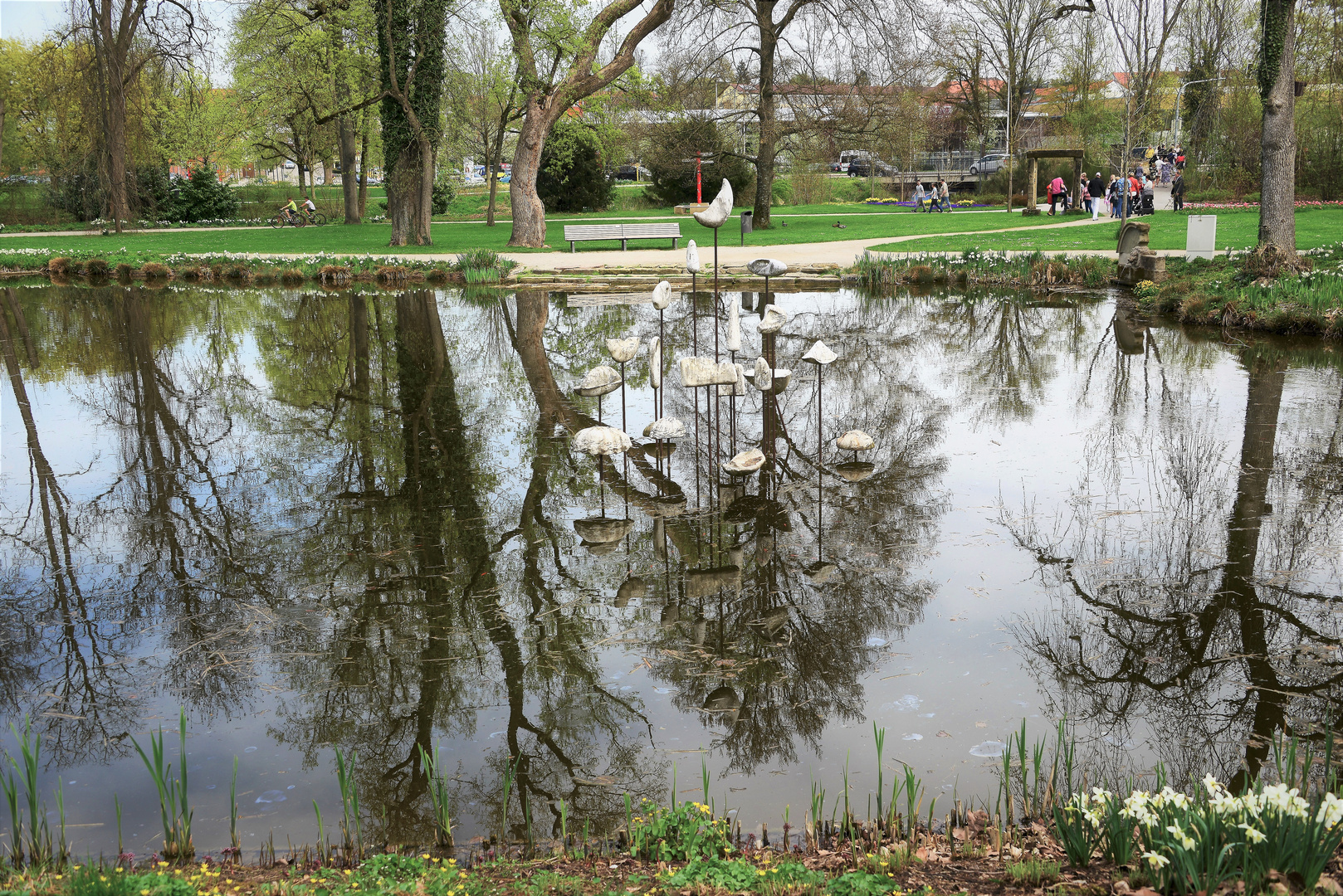             Spiegelungen im Stadtparksee