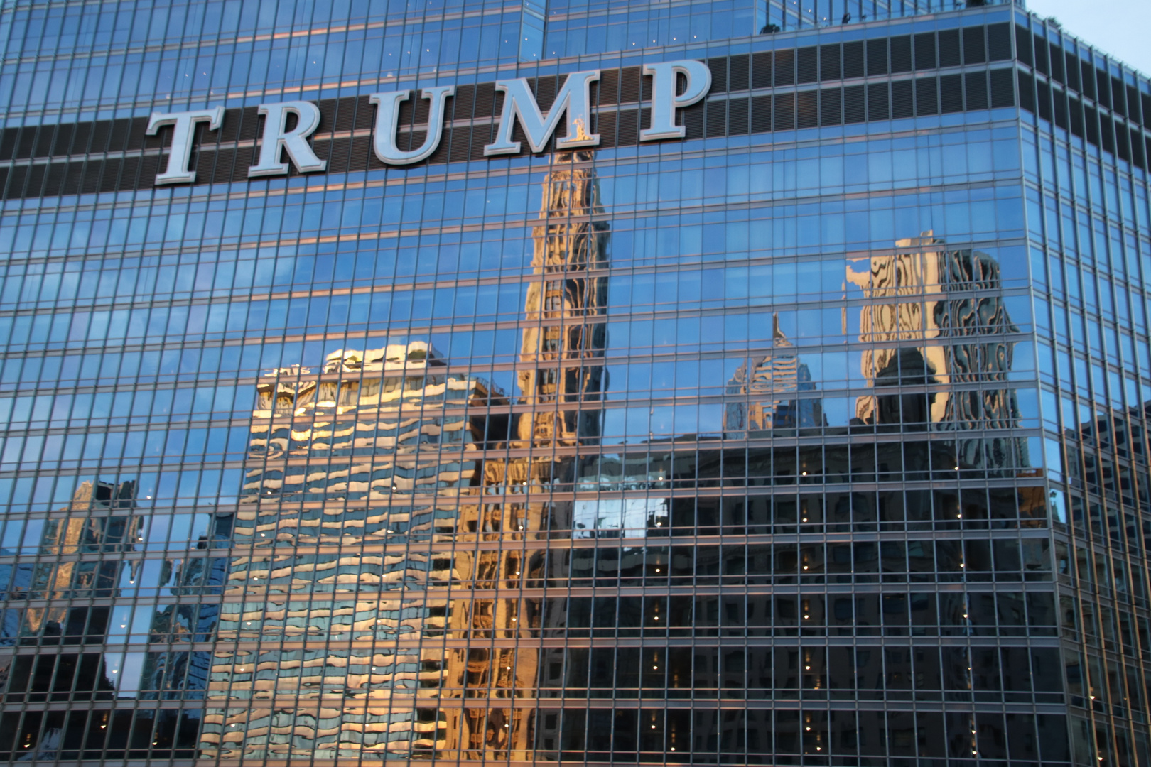 Spiegelungen im Trumptower