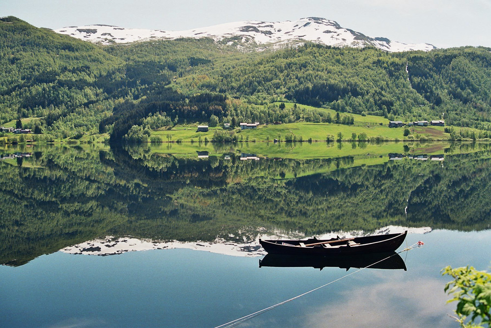 Spiegelungen im Wasser