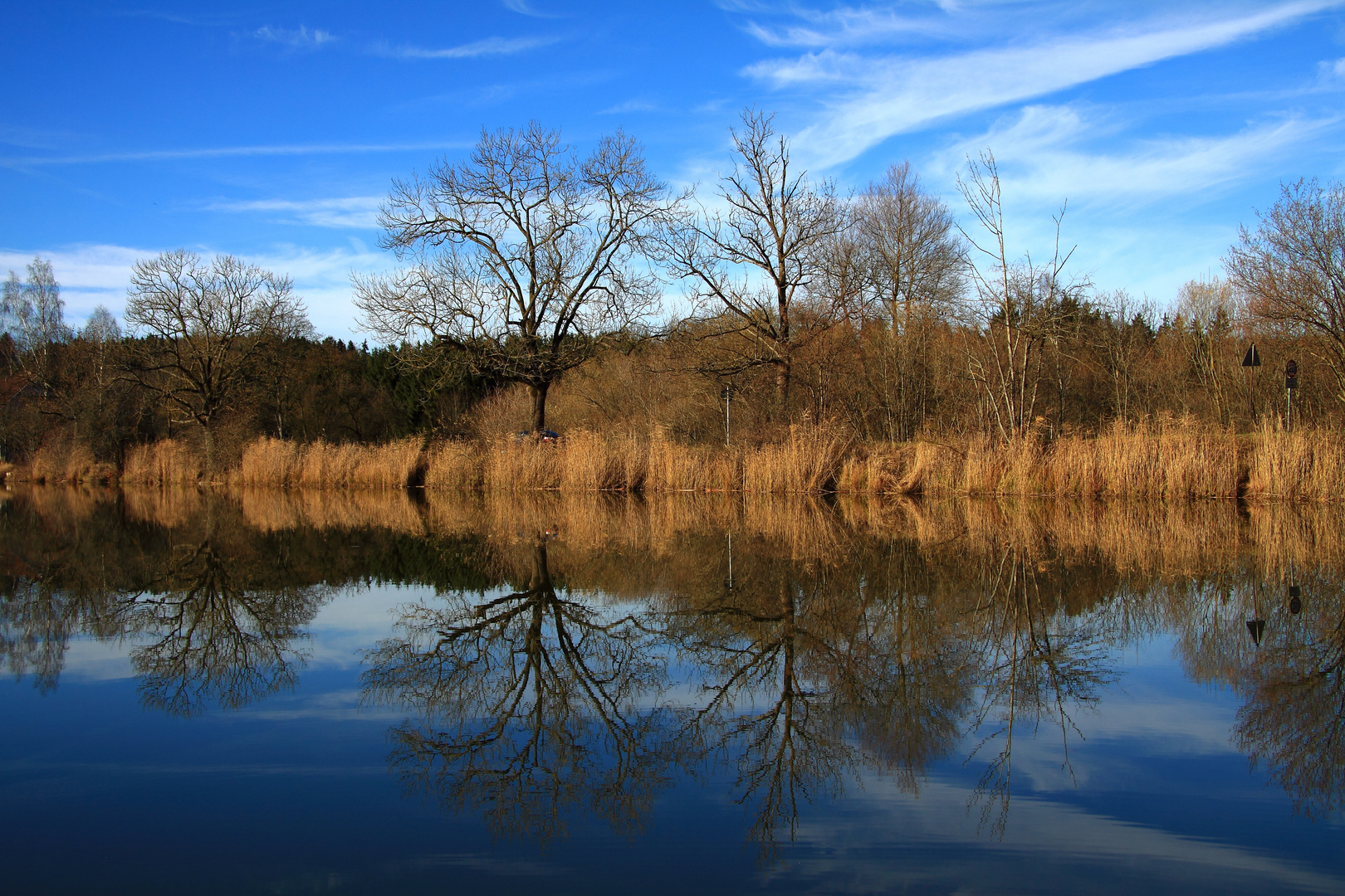 Spiegelungen im Wasser