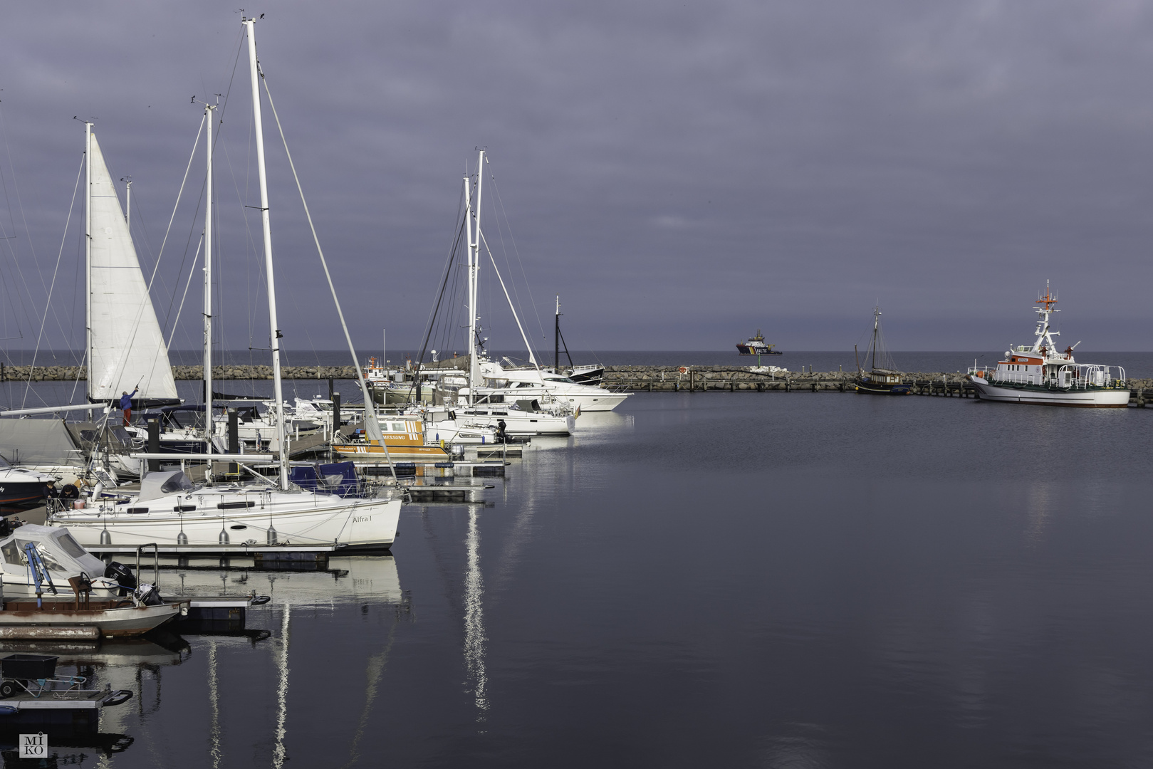 Spiegelungen im Yachthafen