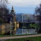 Spiegelungen im Zwingergraben in Dresden