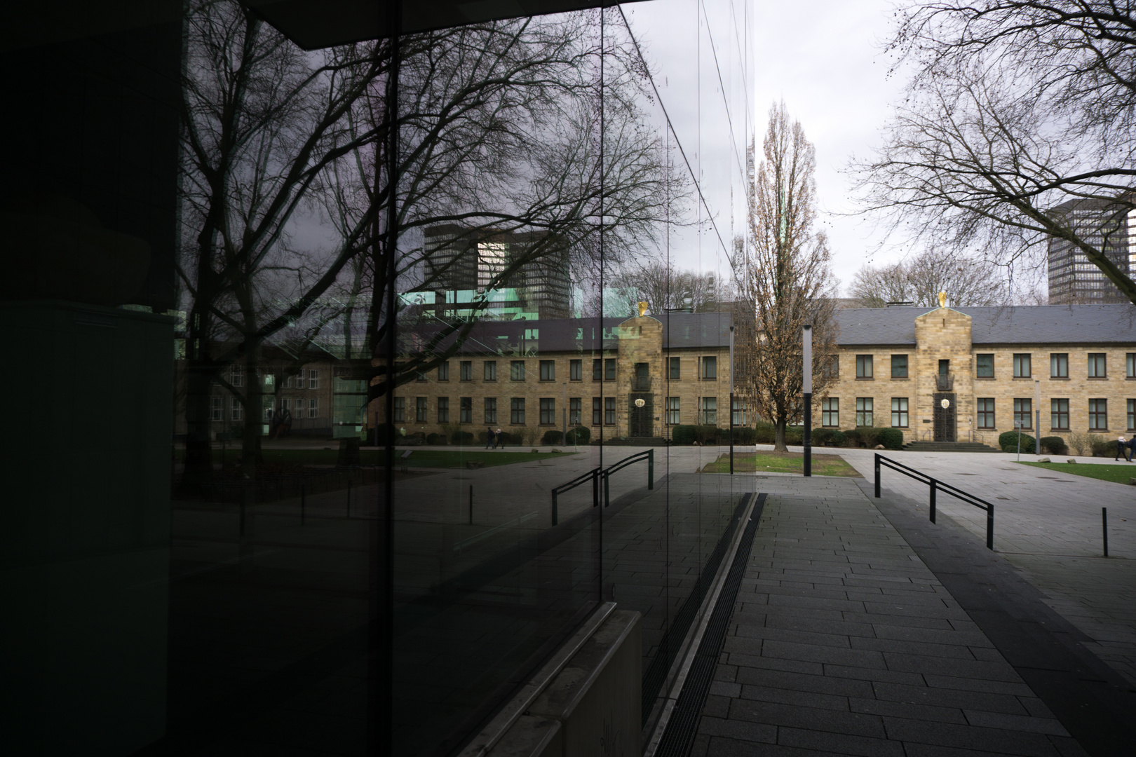 Spiegelungen in der Essener Innenstadt 