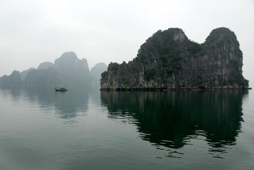 spiegelungen in der halong bucht