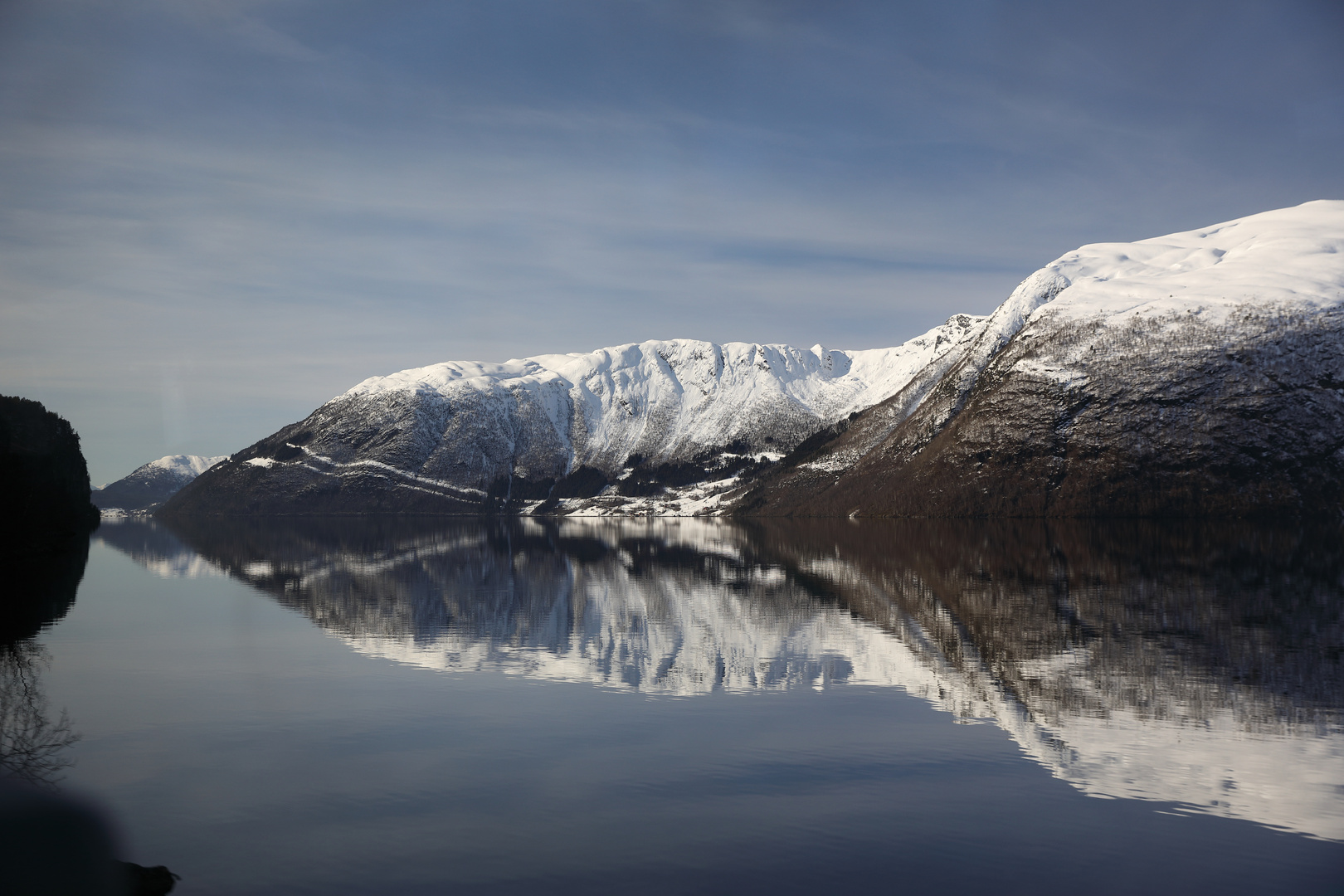 Spiegelungen in einem See West-Norwegens