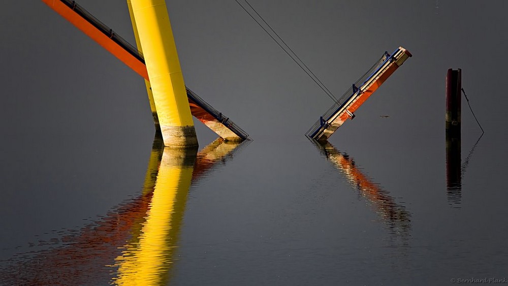 Spiegelungen in gelb und rot