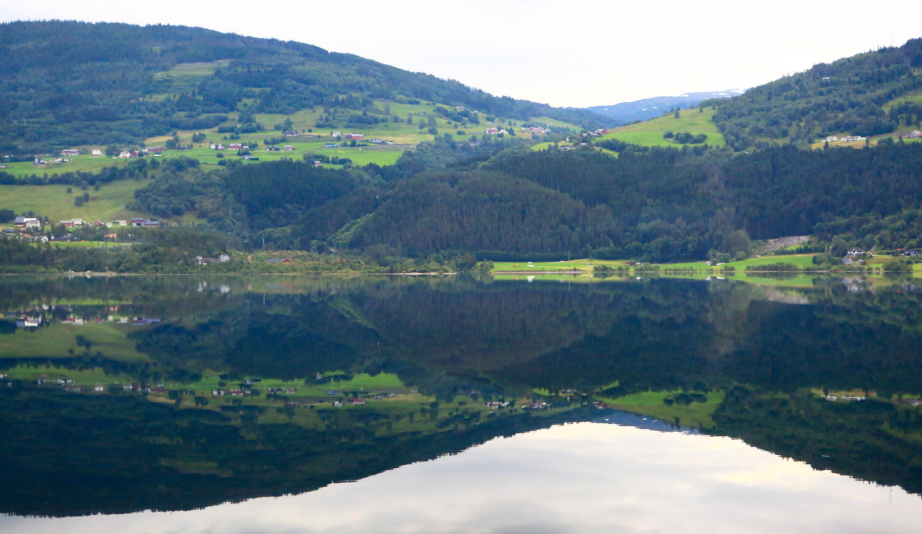 Spiegelungen in Norwegen