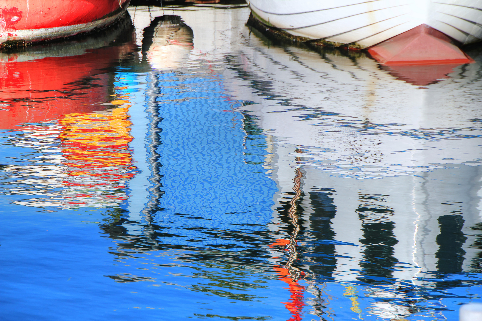 Spiegelungen Niendorfer Hafen