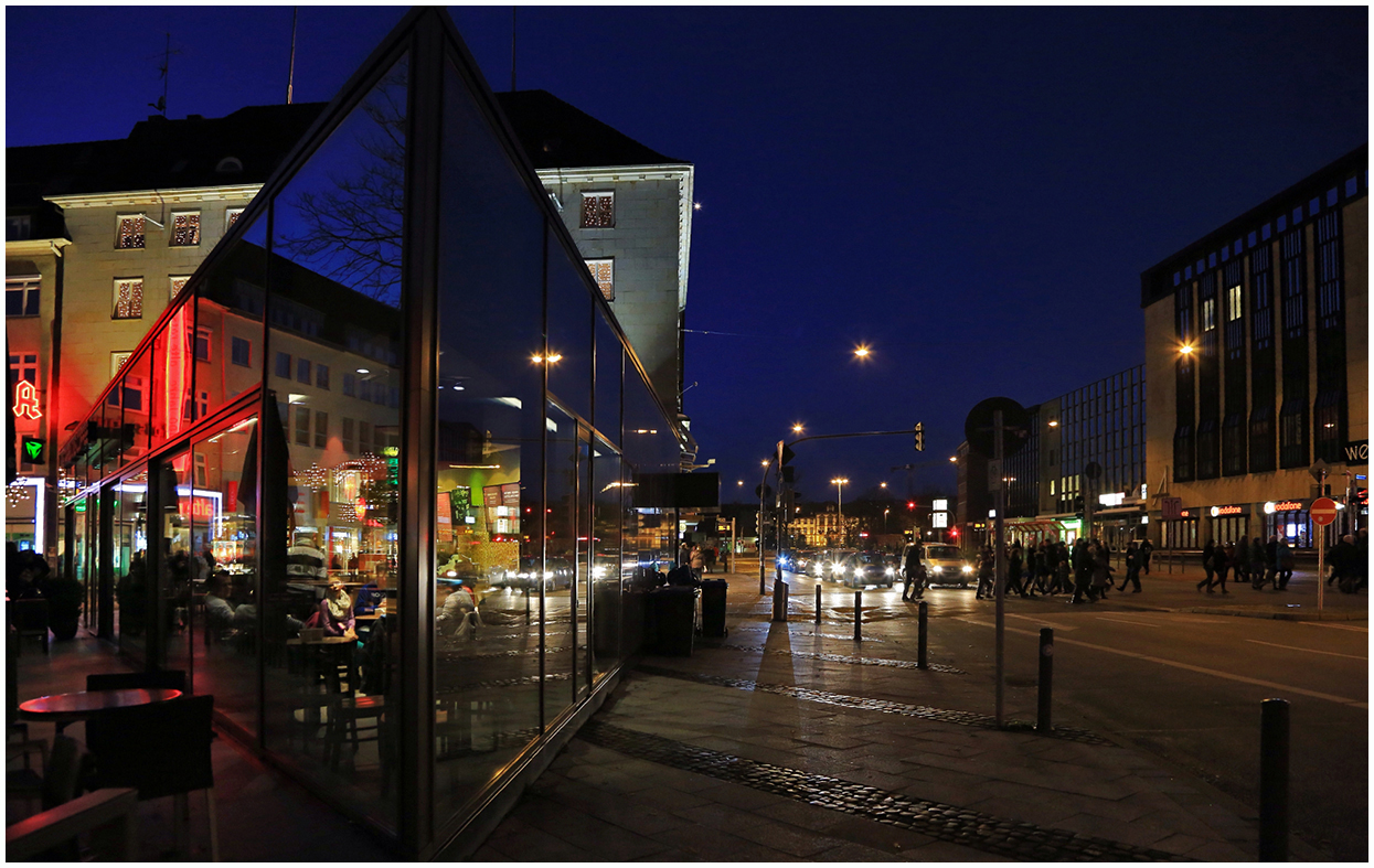 Spiegelungen und Reflexionen der Nacht