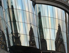 SPIEGELUNGEN VOM STEFANSDOM-WIEN