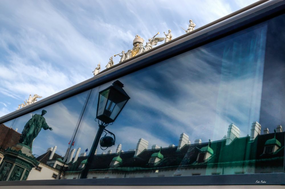 Spiegelungen von der Wiener Hofburg