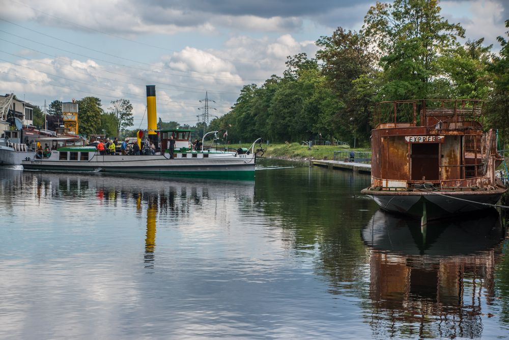 Spiegelungen vor dem Schiffshebewerk