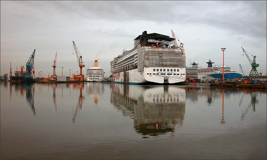 Spieglein, Spieglein...im Hafen