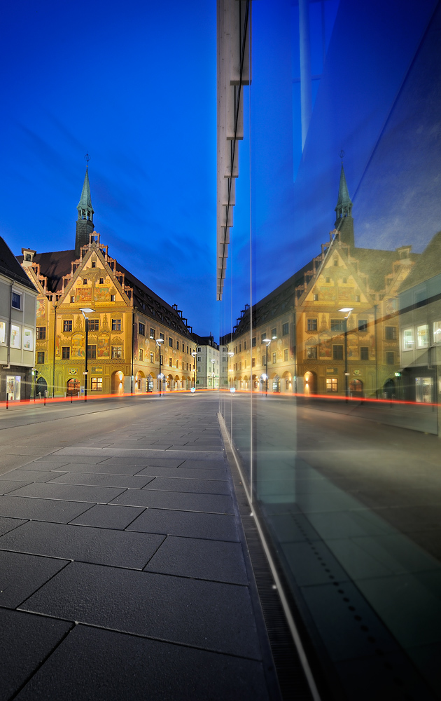 Spieglen Spieglein an der Wand wer hat das schönste Rathaus im Land.