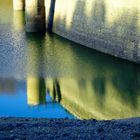 Spieglung auf dem Restwasser der Oestertalsperre ...