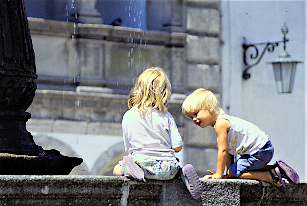 Spiel am Brunnen