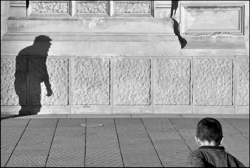 Spiel mit Ball und Schatten - 1