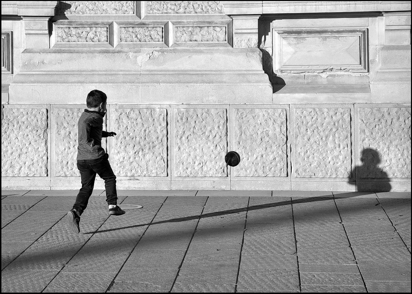 Spiel mit Ball und Schatten - 5