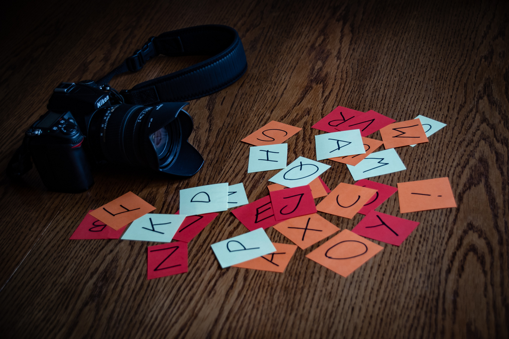 Spiel mit dem Alphabet und dem Fotoapparat