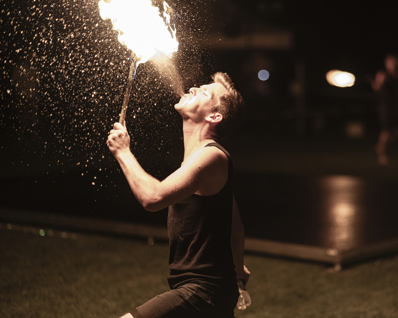 Spiel mit dem Feuer Foto & Bild fotokunst, licht und feuer, licht aus