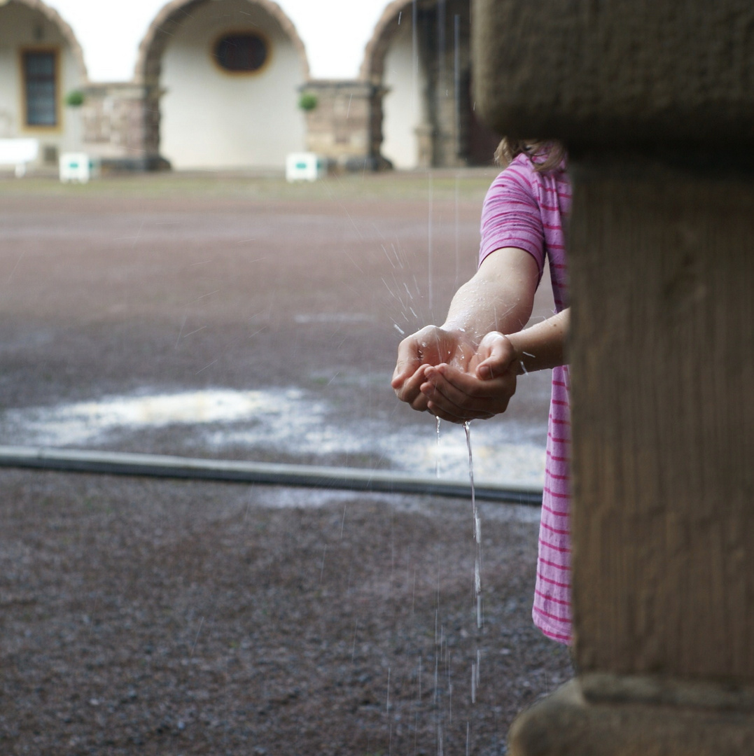 Spiel mit dem Regenwassser