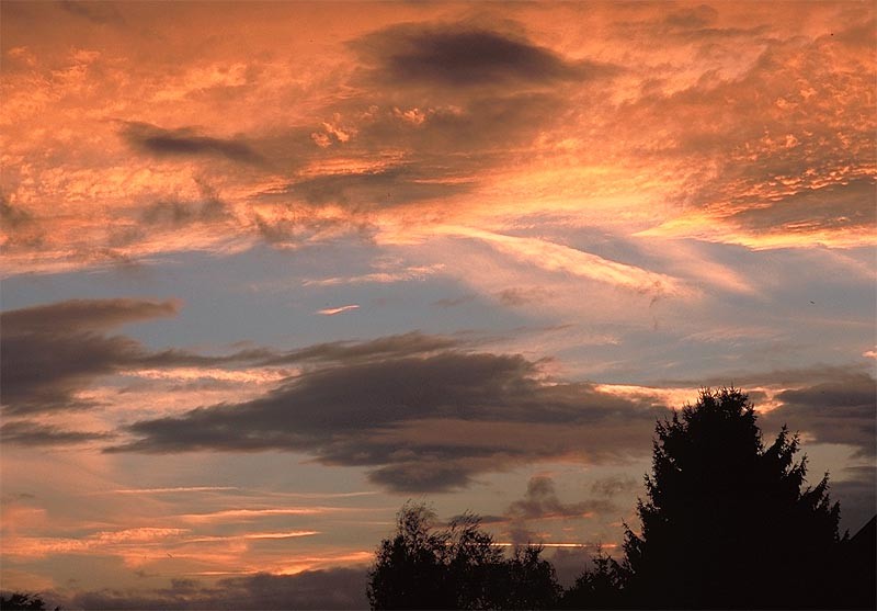 Spiel mit den Wolken beim Sonnenuntergang