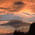 Spiel mit den Wolken beim Sonnenuntergang