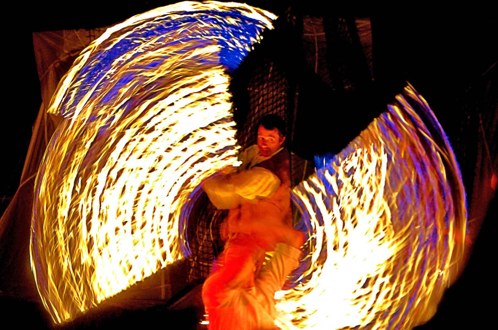 Spiel mit Farben und Feuer. Walpurgisnacht auf der Ronneburg 2014