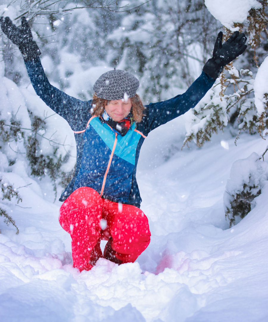 spielen im frischen Schnee