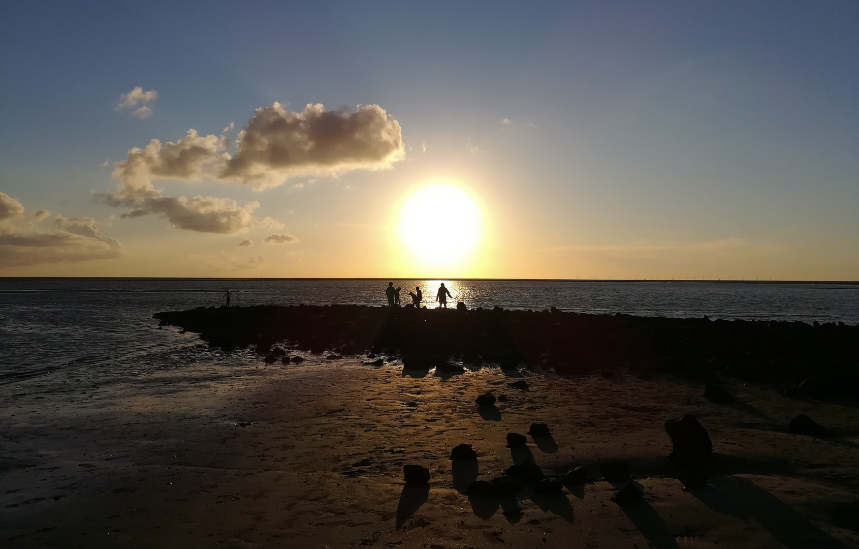 Spielen im Sonnenuntergang