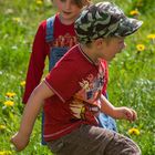 spielend im Garten