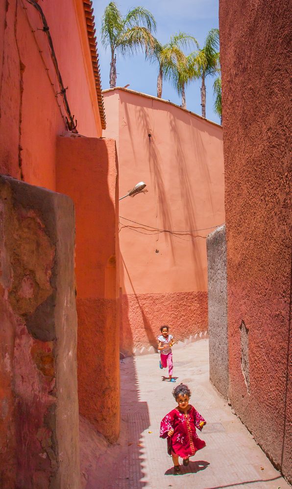 Spielende Kinder in der Medina