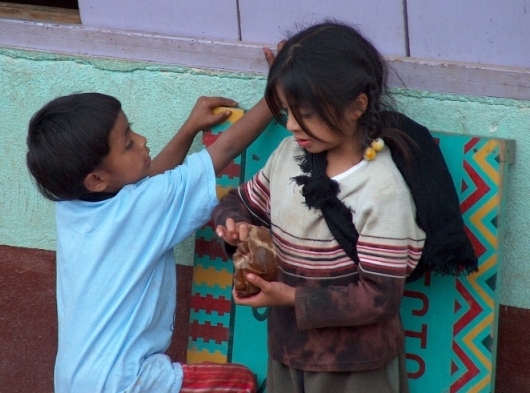 Spielende Kinder in der Nähe von Huehuetenango