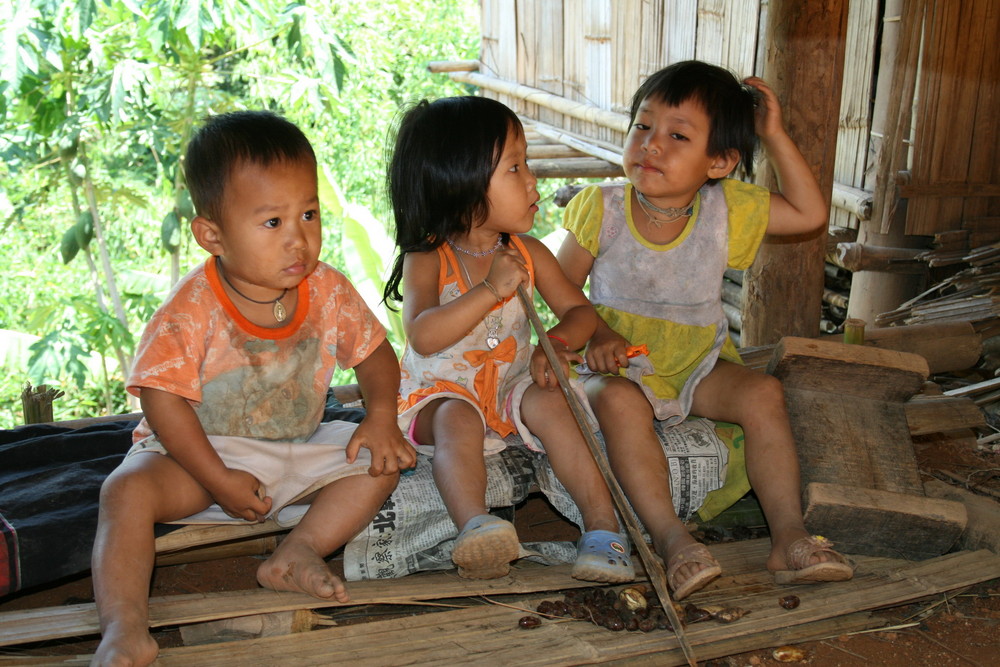 " Spielende Thai Kinder "