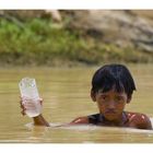 Spielendes Kind in Kambodscha