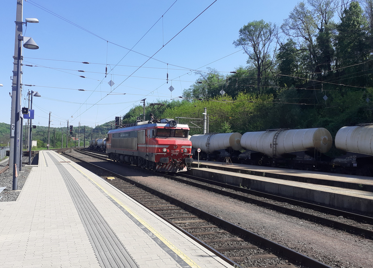 Spielfeld  im 3000 Volt Bereich ...Brischitta 