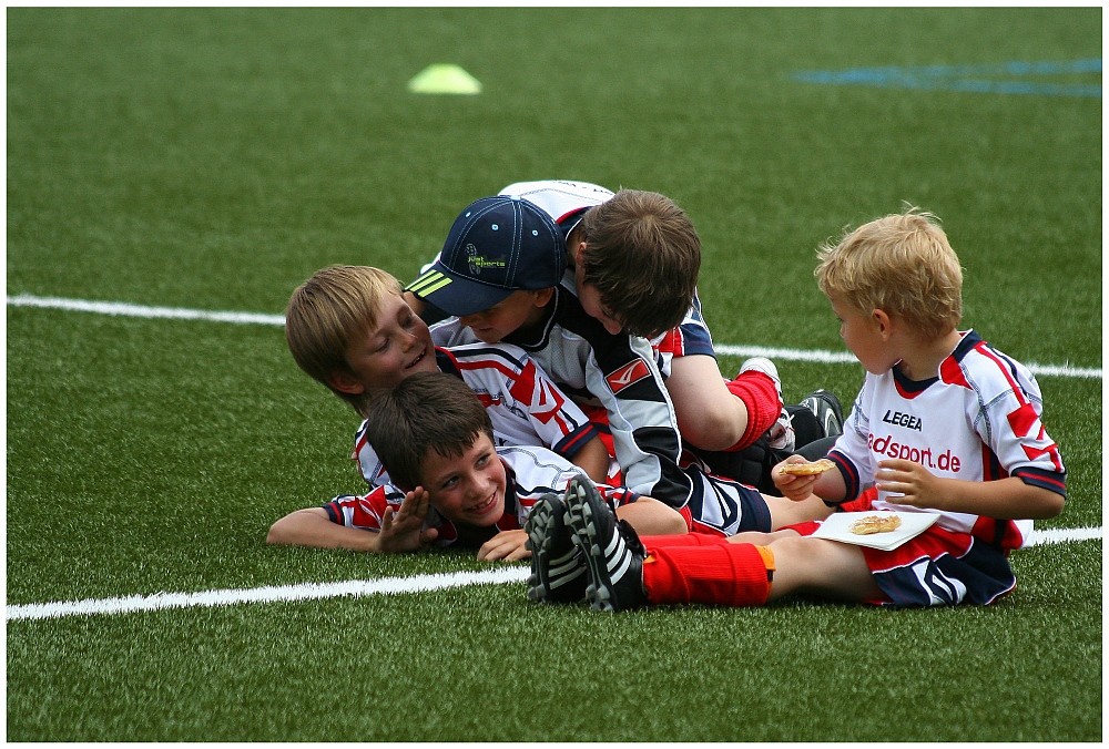 Spielpause Foto & Bild | kinder, kinder im schulalter ...