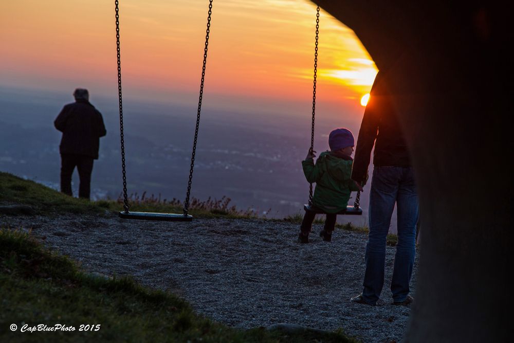 Spielplatz bei Burg Windeck im Abendlicht